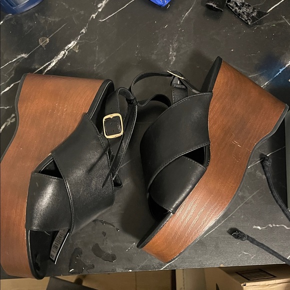 Universal Thread Classic Black Women's Crisscross Slingback Sandals ( Size 10) - Picture 3 of 6